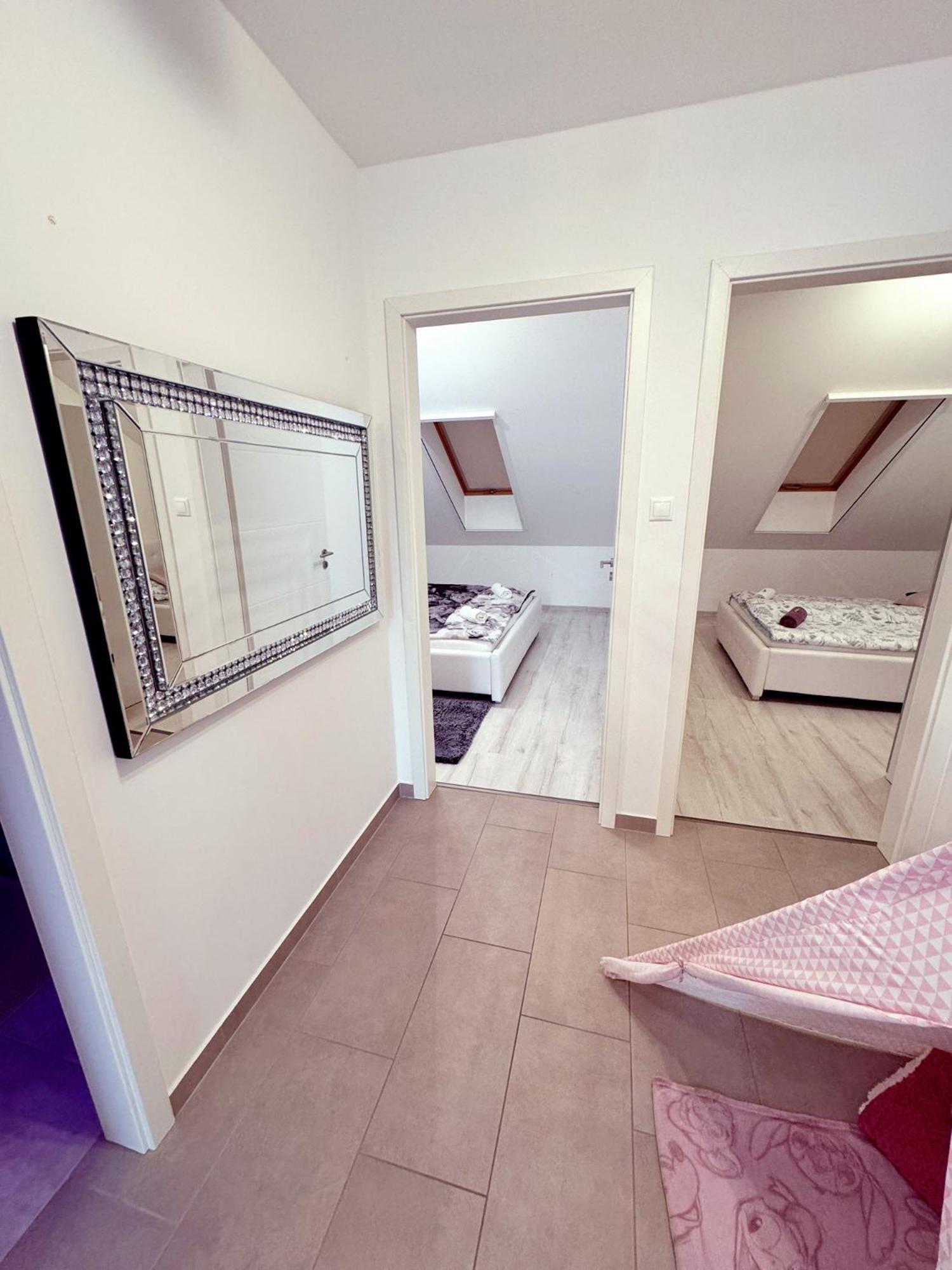 Ferienwohnung Exclusive Family Apartman Pécs Exterior foto